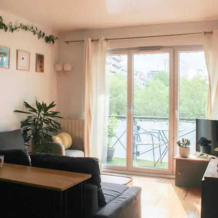 Crossing Cocoon With Balcony And Clear View Apartment Paris