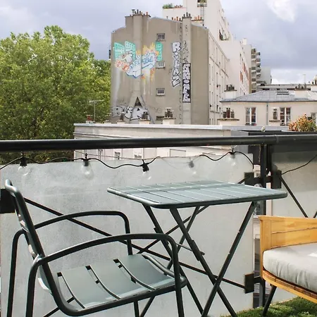 Apartment Crossing Cocoon With Balcony And Clear View